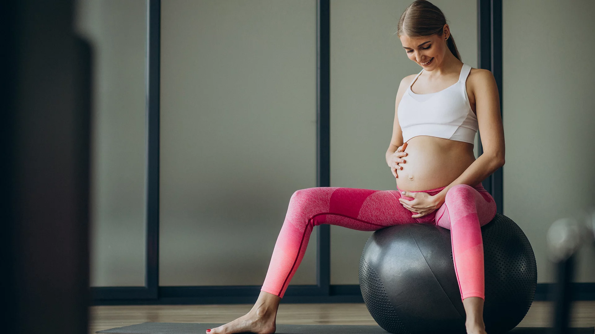 Les avantages de l'exercice avec un coach sportif à domicile pendant la grossesse